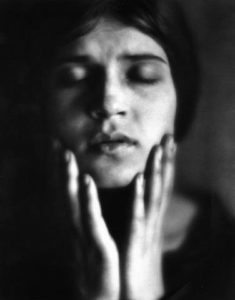 Tina Modotti, ritratta da Edward Weston 