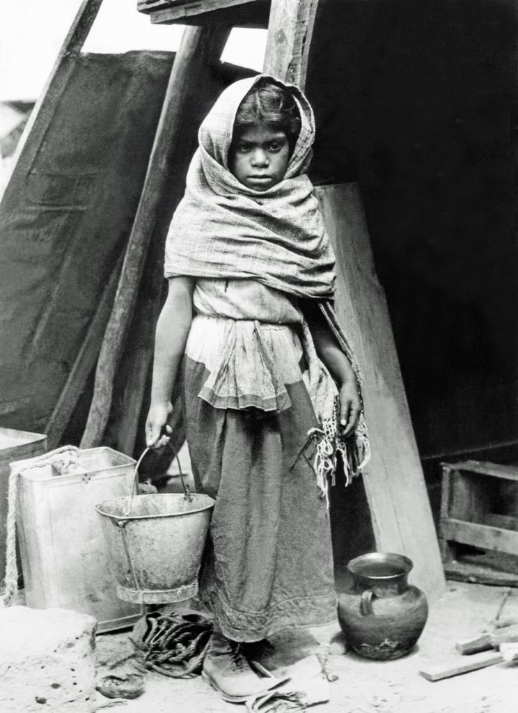 Tina Modotti - "Bambina che porta acqua", Messico 1928